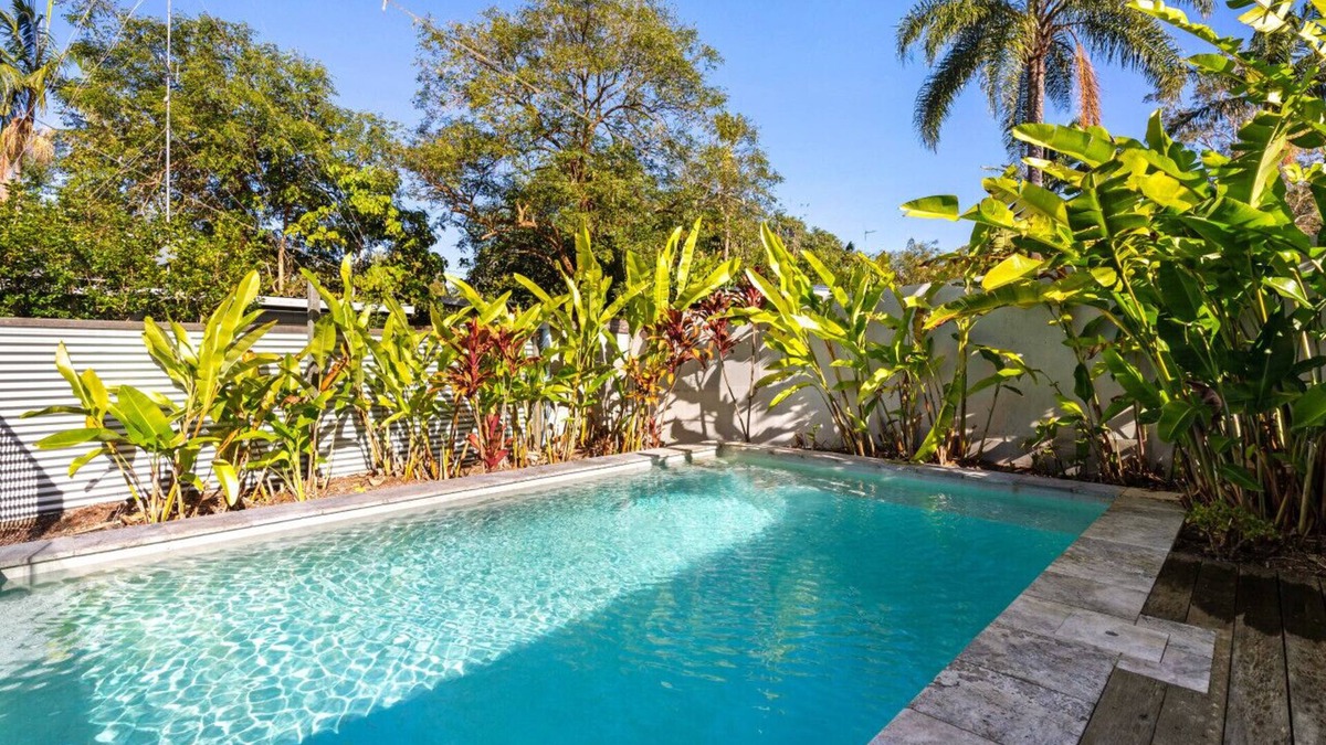 Coolum Beach House | Styled tropical home w pool
