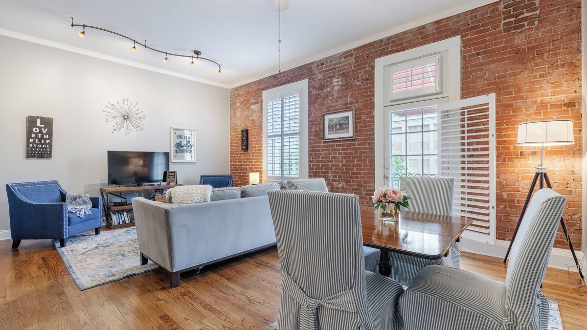 Greenville Downtown Apartment | Stylish 1 BDRM just off Main St with King Bed
