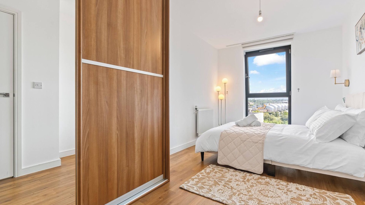 Royal Docks Apartment | Stylish 1 BR + Gym/Near Excel London/City Airport