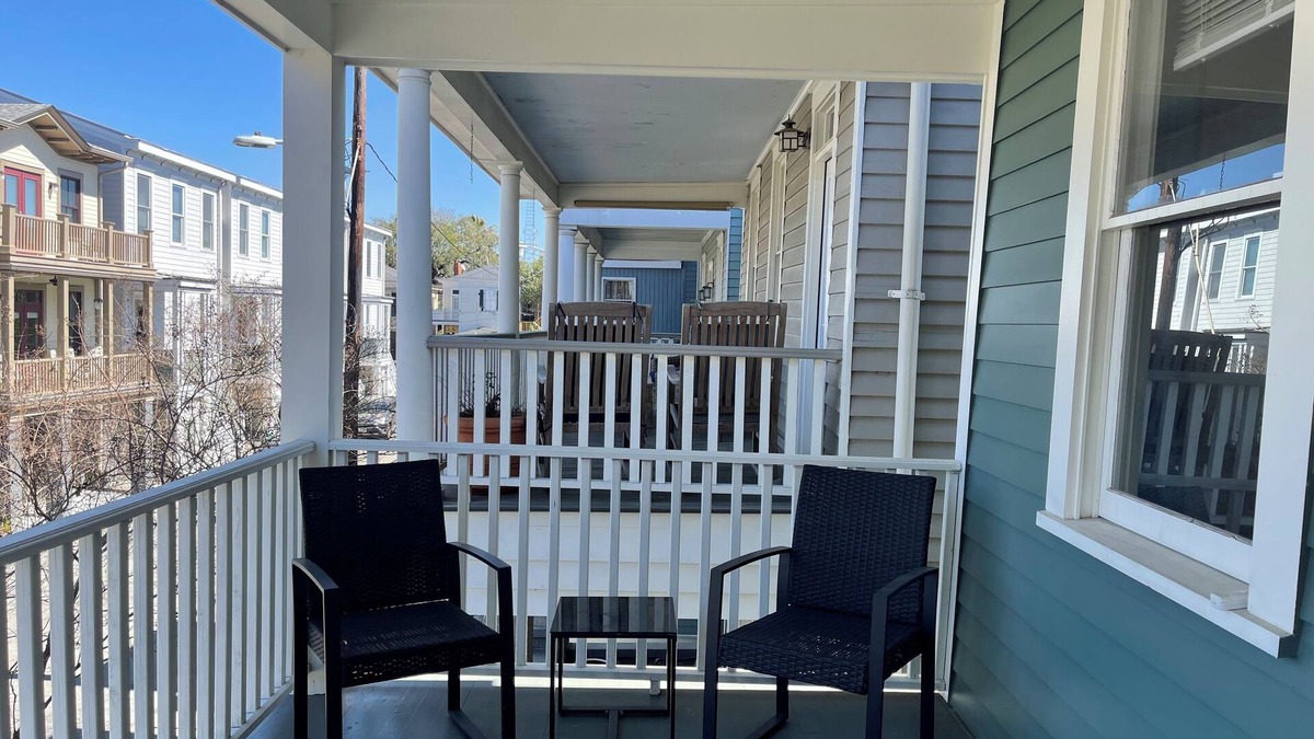 Historic Downtown Savannah Apartment | Stylish 1900s Renovated Apartments