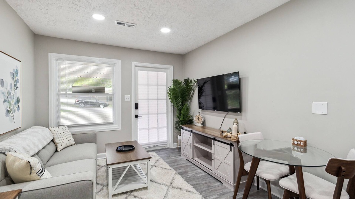 Hanover House | Stylish 1BD/1BA Duplex Centrally Located! Near BWI/NSA/FT Meade/BAL TO DC