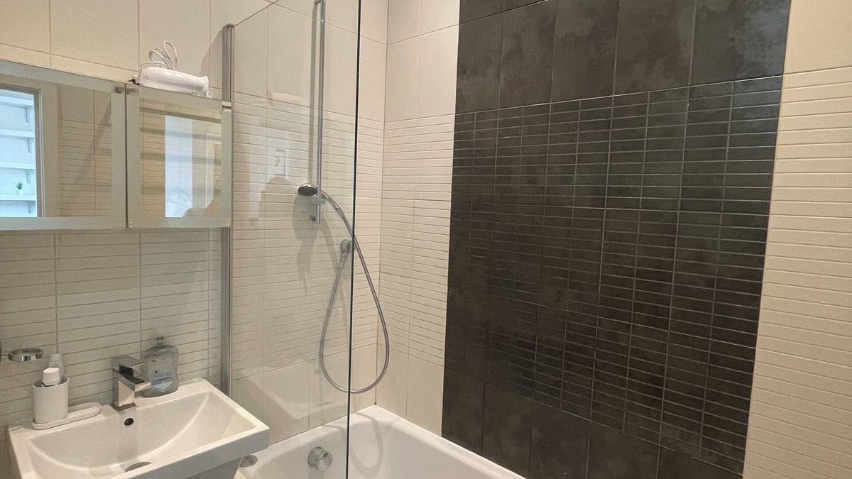 Kilburn Apartment | Stylish 1BD Flat with Private Terrace - Kilburn!