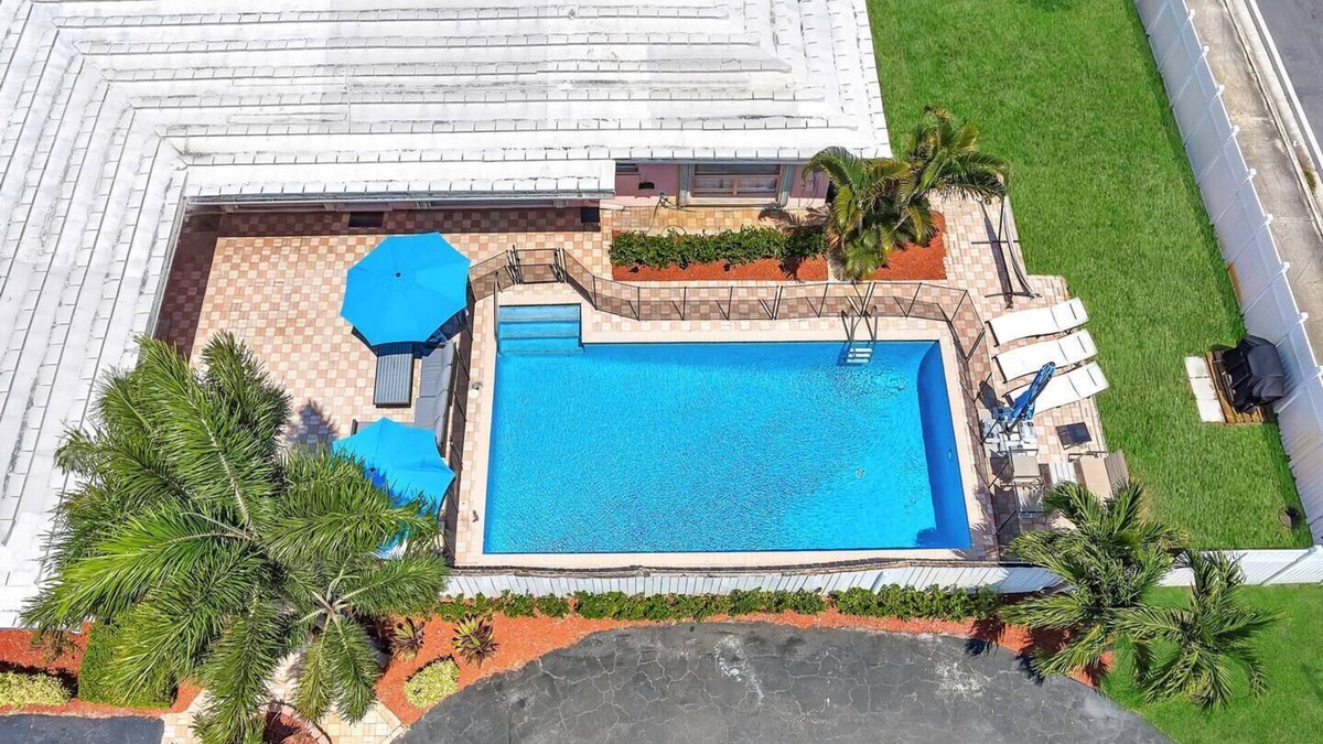 Coral Ridge Isles Apartment | Stylish 1BED Unit Heated Pool and in Ft Lauderdale