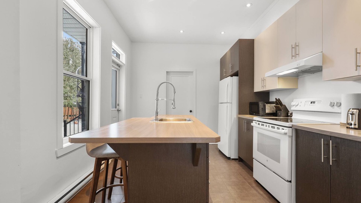 La Petite-Patrie Apartment | Stylish 1Bedroom /1Bathroom in Plateau Mont-Royal