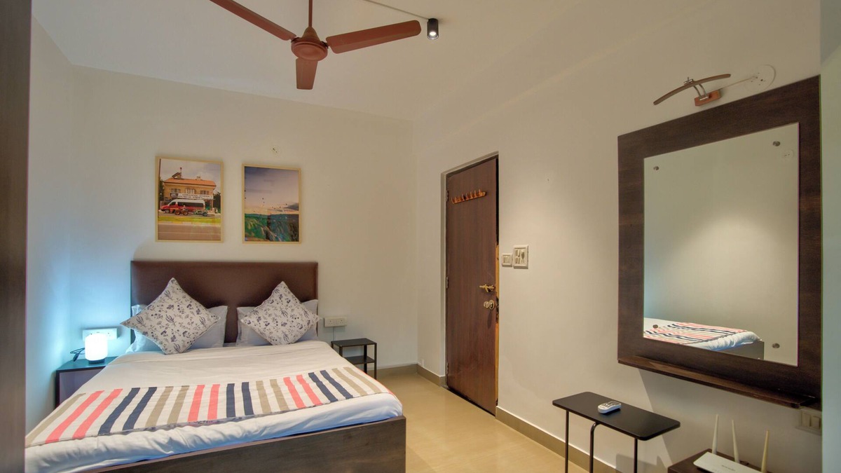 Vagator Apartment | Stylish 1BHK Vagator, Glass Wall
