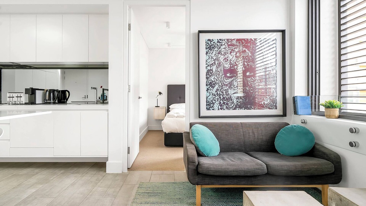 Bondi Beach Apartment | Stylish 1BR Apartment w/Skylight near Bondi Beach