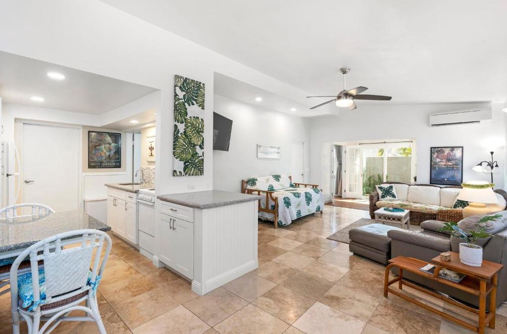 Coconut Grove Apartment | Stylish 1BR Apartment with AC Full Kitchen & WD - Just Steps to the Beach