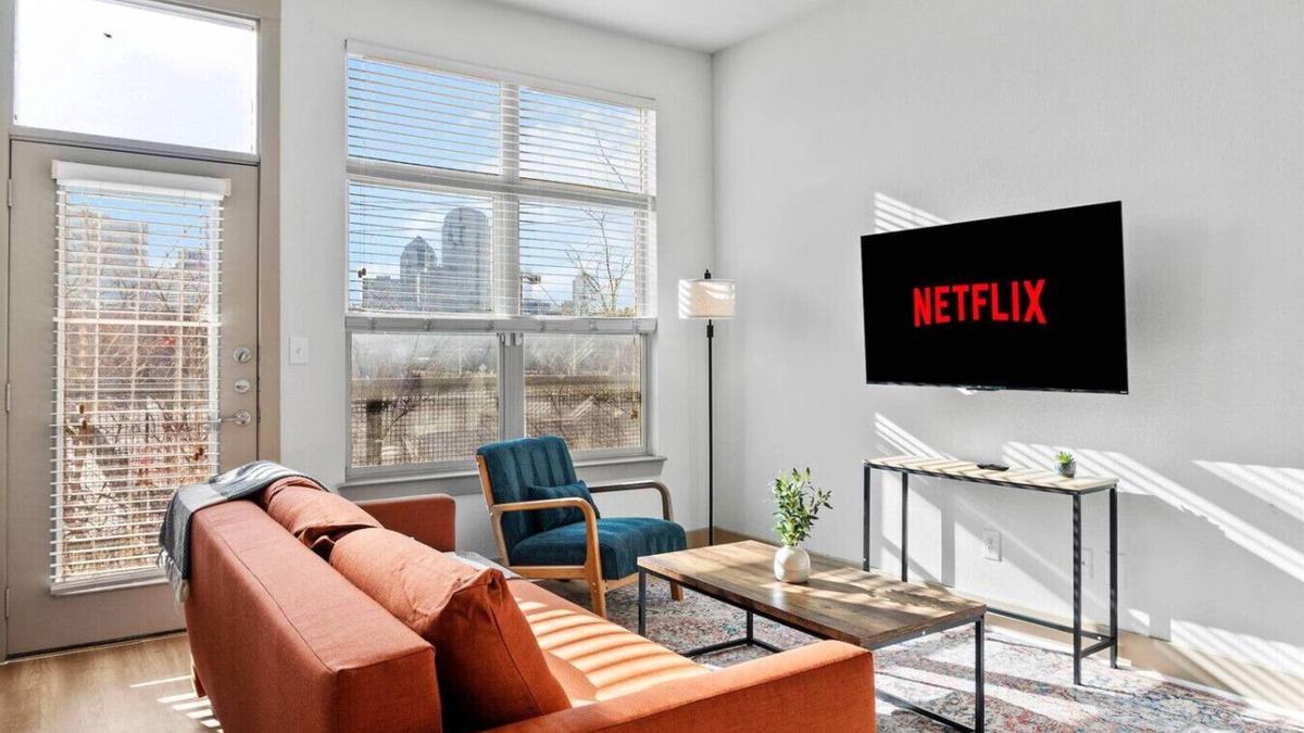 Deep Ellum Apartment | Stylish 1Br in Deep Ellum with Pool and Free Parking