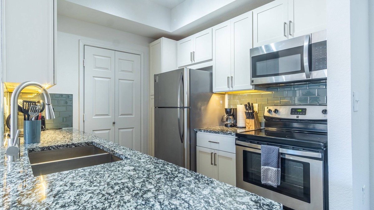 Valley Ranch Apartment | Stylish 1BR Suite | Gym, Pool Access & Parking
