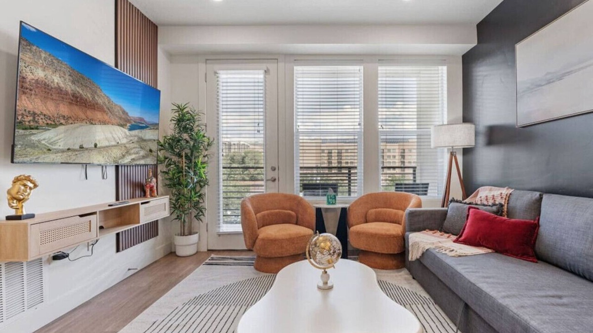 Downtown Salt Lake City Apartment | Stylish 1BR w/Gym, Walk to Temple Square