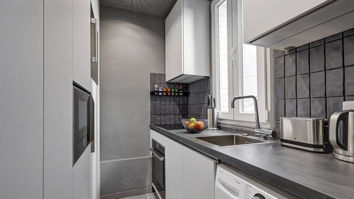 Jardin des plantes Apartment | Stylish 1BR with Balcony in Latin Quarter