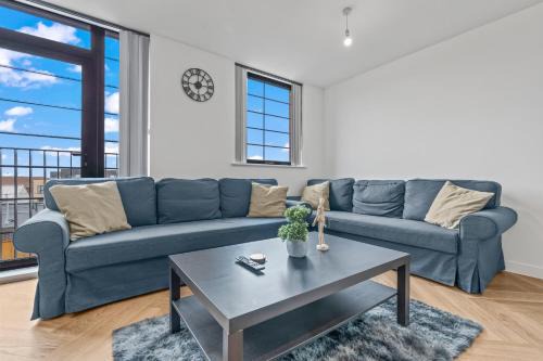 The Westside Apartment | Stylish 2-Bed - Rooftop Views - Central Birmingham