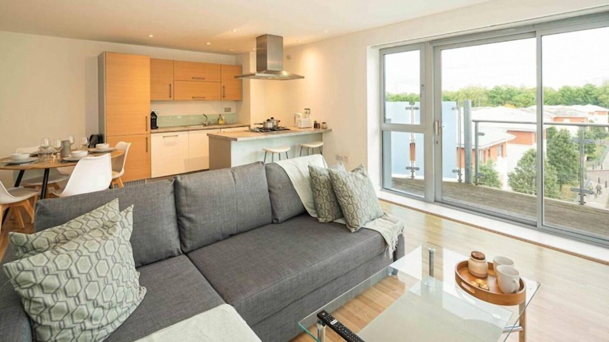 Bow Apartment | Stylish 2-Bed with Stunning View