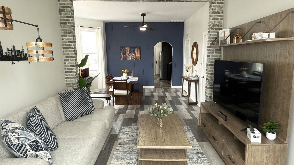 Hermosa Apartment | Stylish 2 Bedroom Aparment with Games and Free Parking