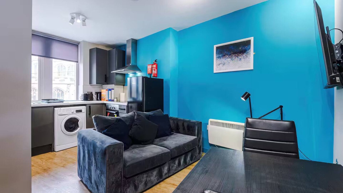 Wigan House | Stylish 2 Bedroom Apartment in Central Wigan by Eason Stays