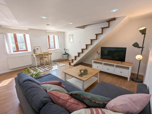 Nepszinhaz negyed Apartment | Stylish 2-Bedroom Apartment in Central Budapest