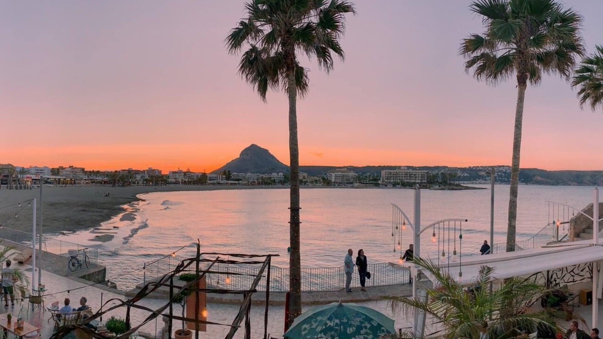 Pego Apartment | Stylish 2-Bedroom Apartment with WiFi,AC,Parking,10 Min from Beach,Medieval Town