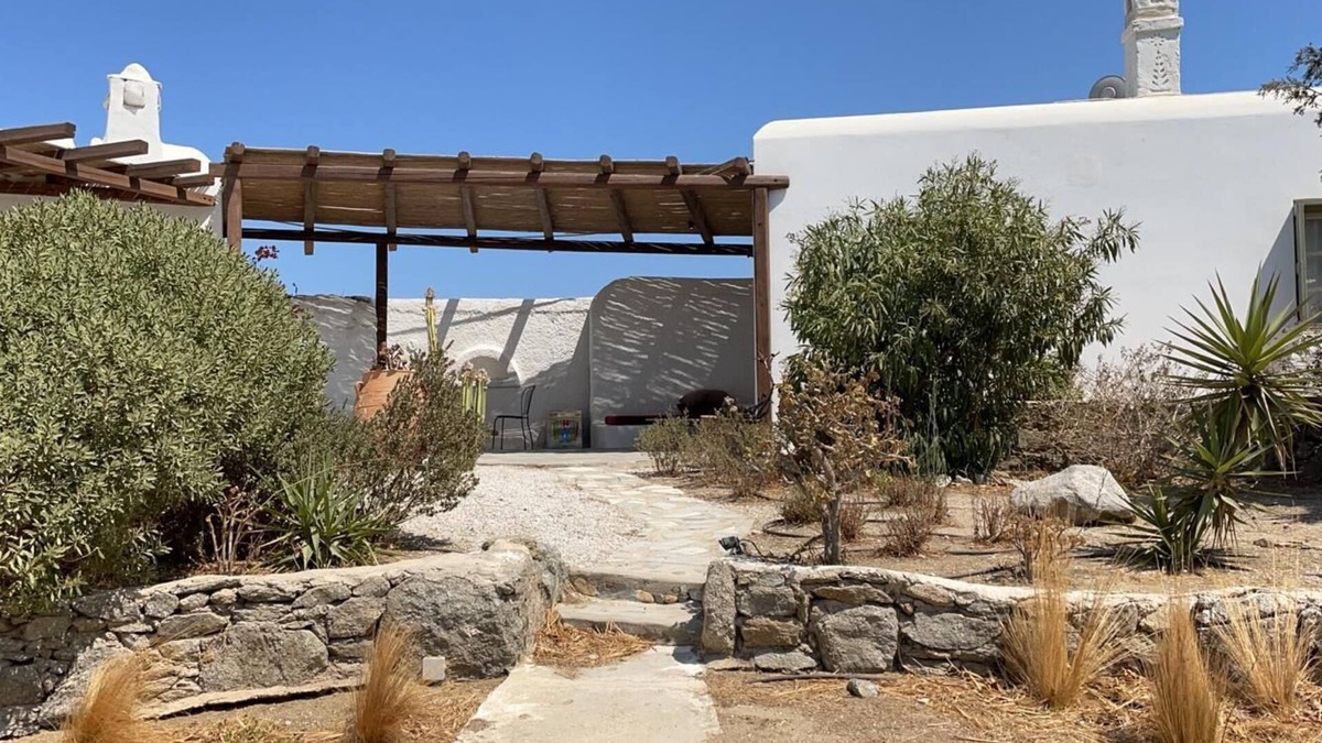 Drafaki House | Stylish 2 Bedroom Holiday Home with Spectacular Views