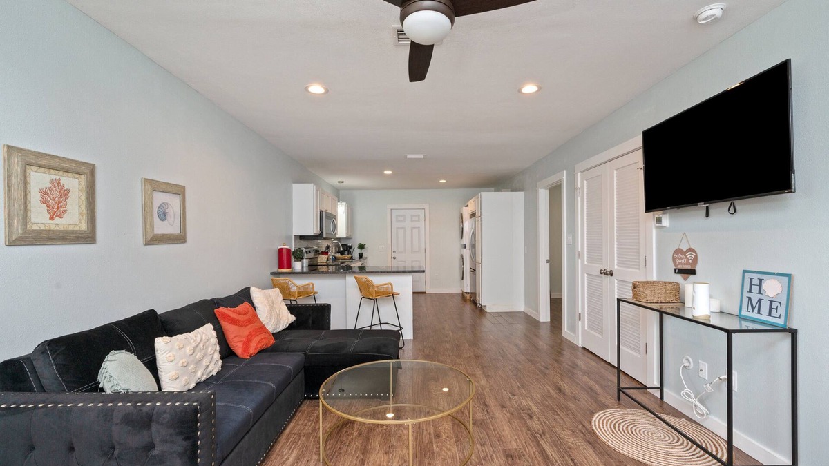 South Pensacola Apartment | Stylish 2 bedroom home close 2 Dtown, NAS, and BCH