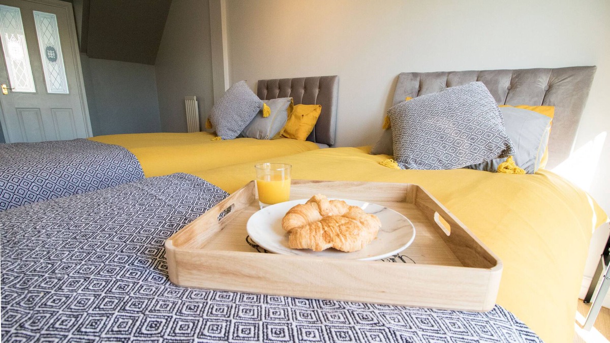 Bury House | Stylish 2 Bedroom Home in Bury