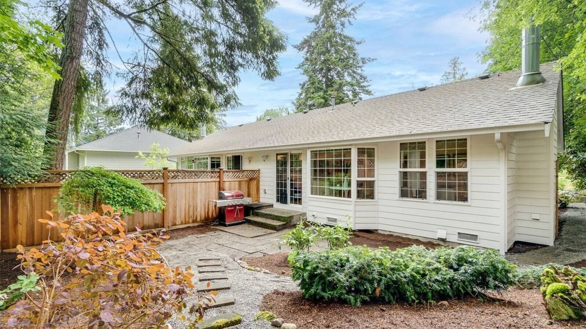 Redmond House | Stylish 2 Bedroom Home Close to DT Kirkland & Redmond!