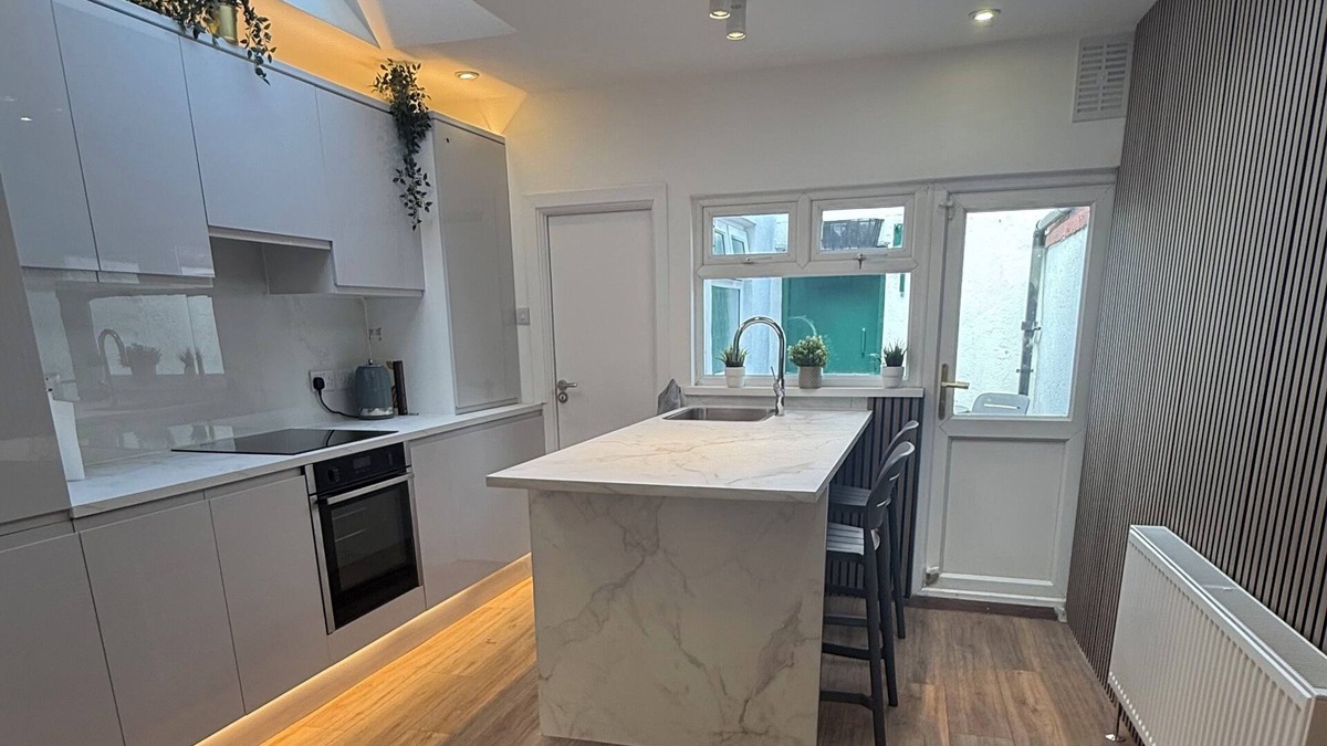 Ballsbridge House | Stylish 2-bedroom newly refurbished townhouse in Dublin