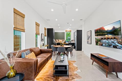 South Manchaca House | Stylish 2 bedroom Retreat in South Austin