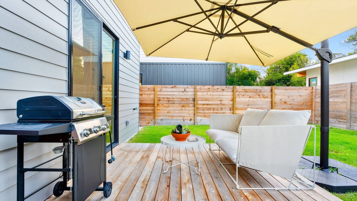South Manchaca House | Stylish 2 Bedroom Retreat in South Austin