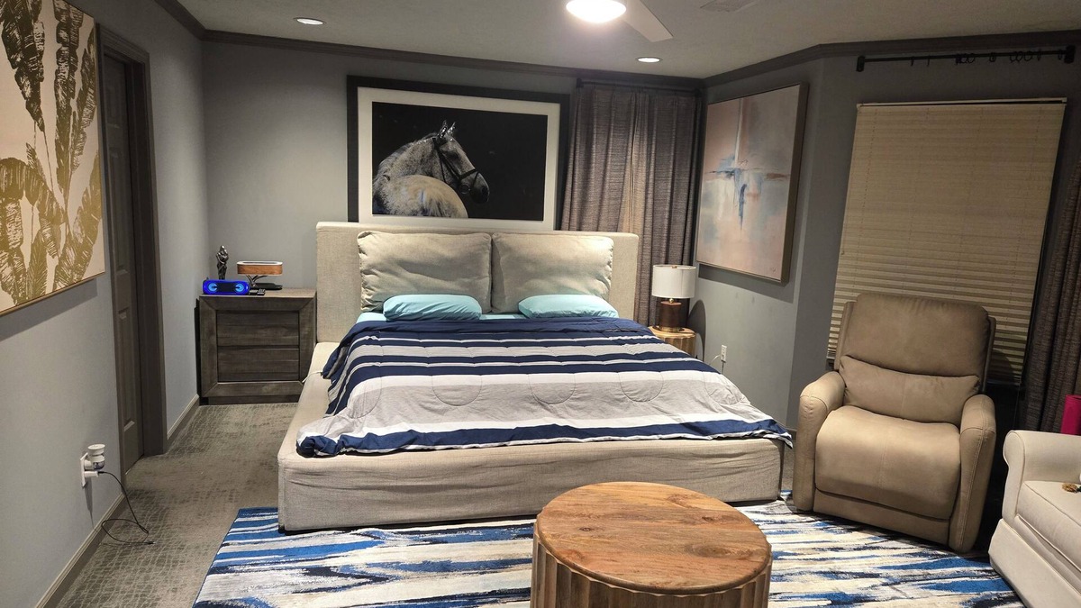 Tupelo House | Stylish 2 bedroom townhouse, ideal for your needs. Elvis Presley's Birthplace!