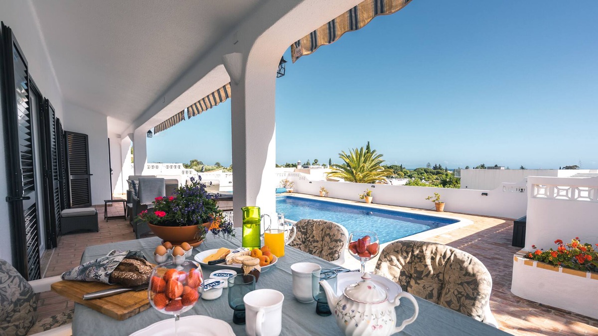 Areias Dos Moinhos Villa | STYLISH 2 BEDROOM VILLA WITH LARGE PRIVATE POOL JUST A SHORT WALK TO CARVOEIRO