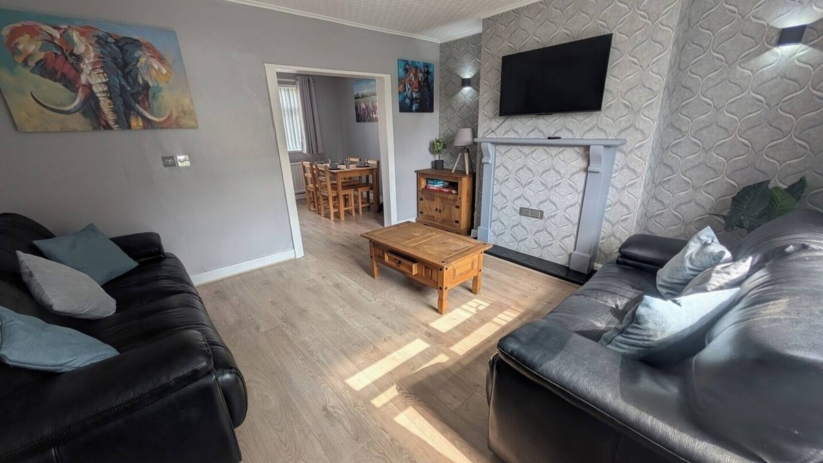 Bradford Apartment | Stylish 2BD Bradford Home near Parks