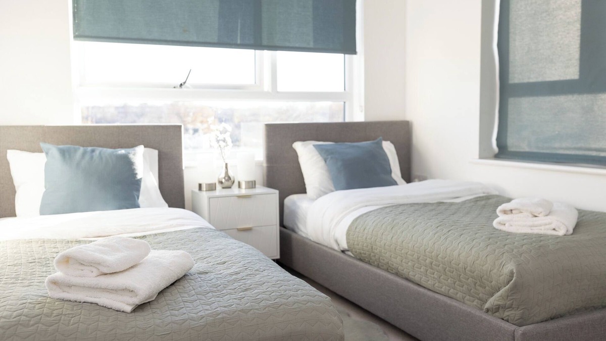 Hatfield Apartment | Stylish 2BR apartment, Town centre, Free parking