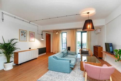 Sololaki Apartment | Stylish 2BR apt w huge terrace in Old Tbilisi