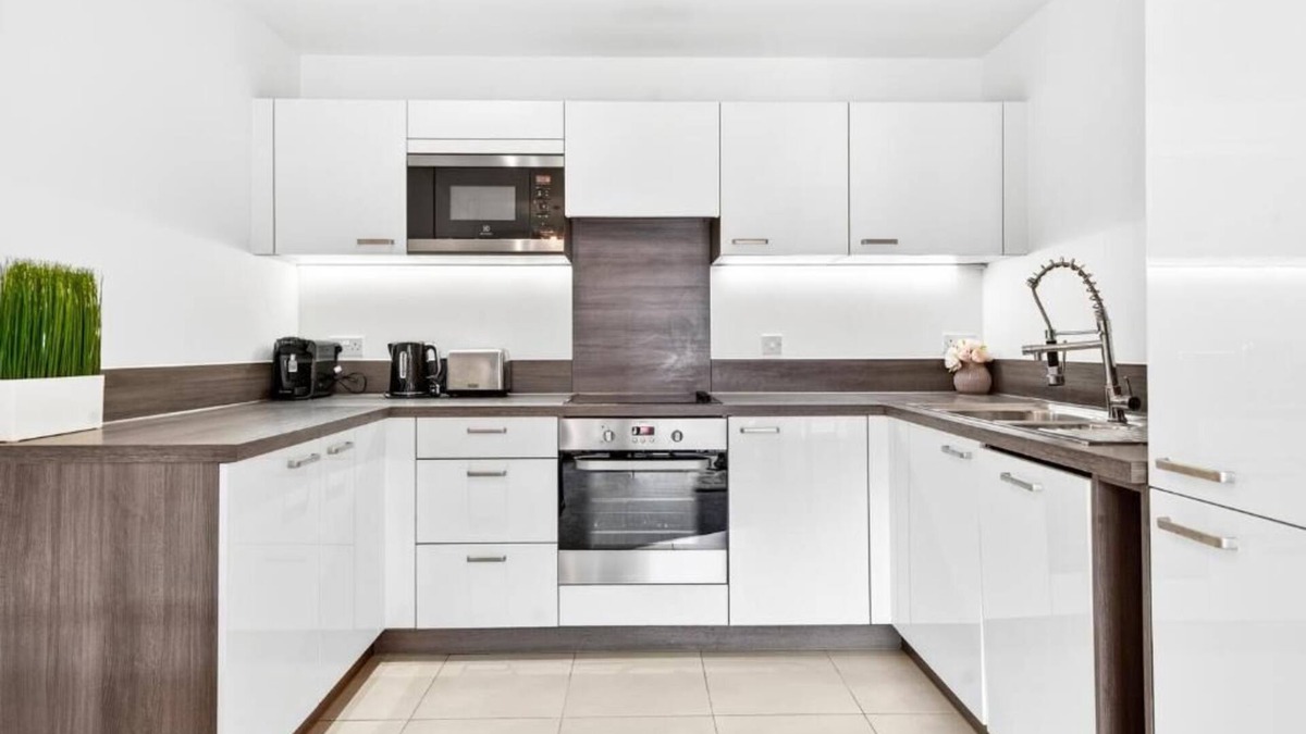 Lewisham Apartment | Stylish 2BR Flat near Catford Station - Easy Access to Central London
