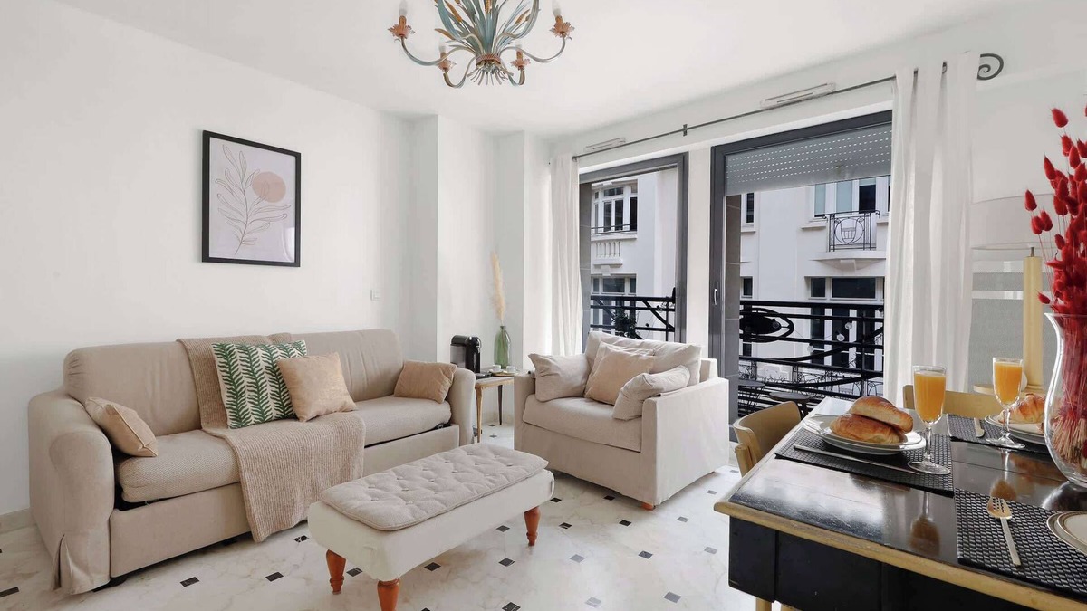 Madeleine Apartment | Stylish 2BR for 6 by Champs-Elysees