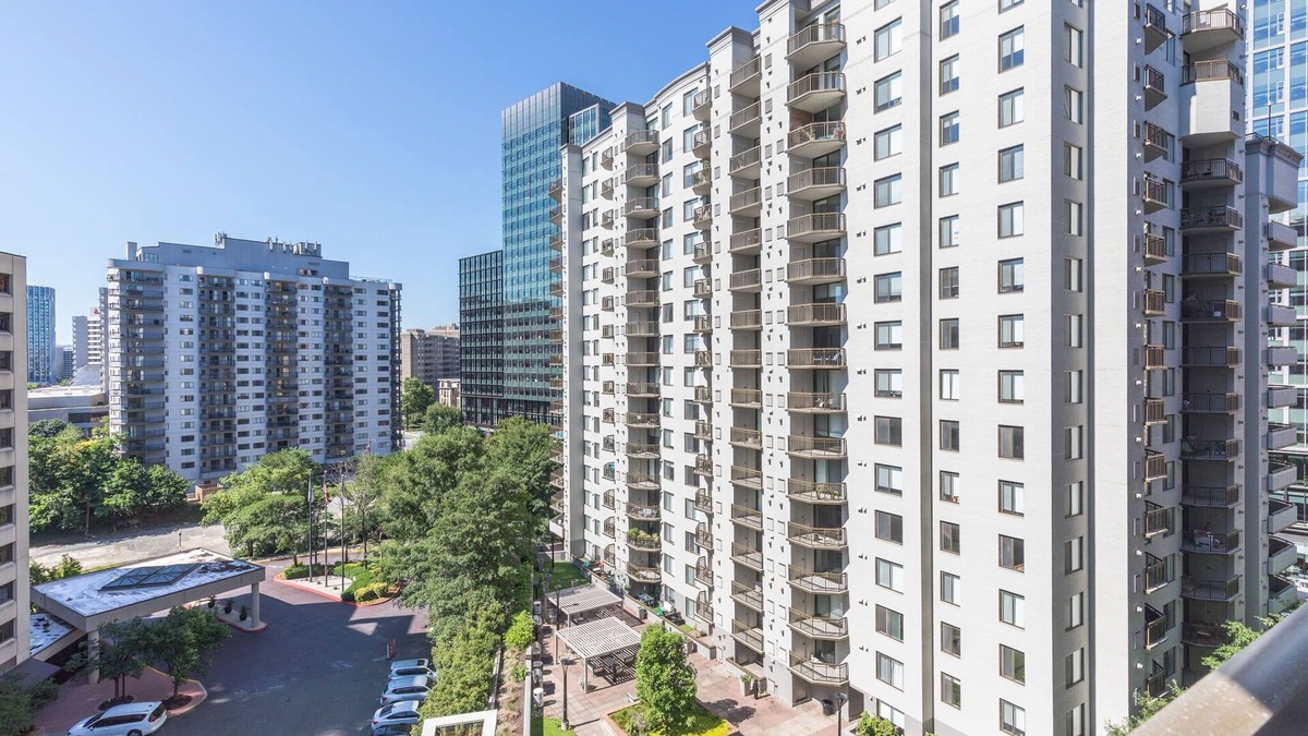 Crystal City Apartment | Stylish 2BR Haven - Minutes from DC & Airport