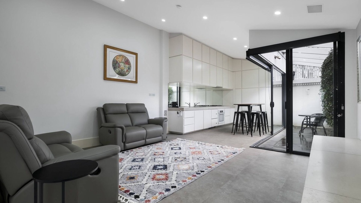 South Melbourne House | Stylish 2BR House, Walk to Parks & Cafès