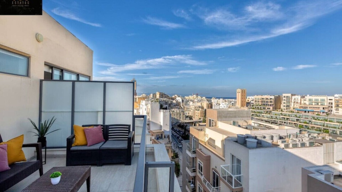 St. Julian's House | Stylish 2BR Meridian suite in central St Julians