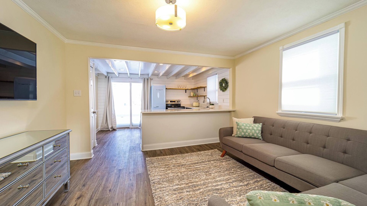 Greenwood House | Stylish 2BR n Old Town Greenwood