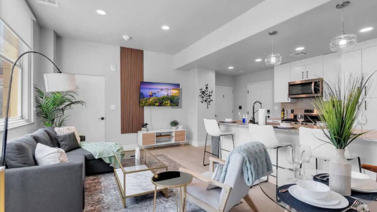 Deco District Apartment | Stylish 2BR Near BOK and Center of the Universe