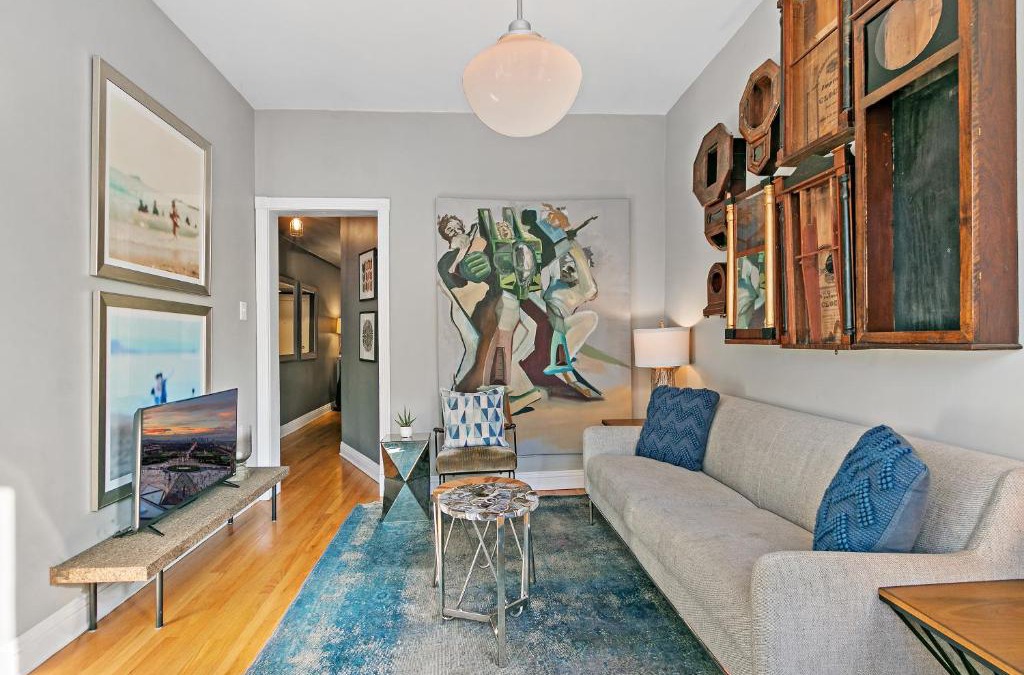 Boystown Apartment | Stylish 2BR Pad with Up-to-date Comforts - Halsted rep