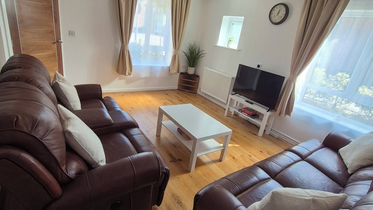 Hull House | Stylish 3-Bedroom House in Kingston Upon Hull – Perfect for Families & Groups