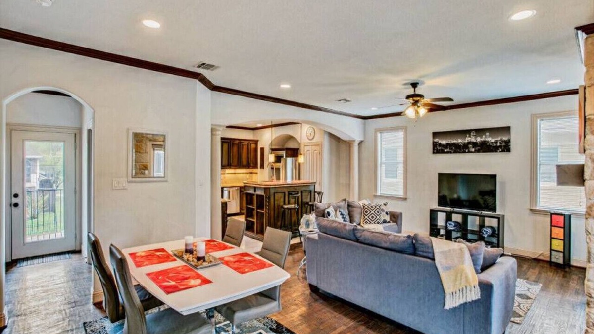 Knox - Henderson House | Stylish 3-BDRM Home/Near DT/Walk to Bars & Shops