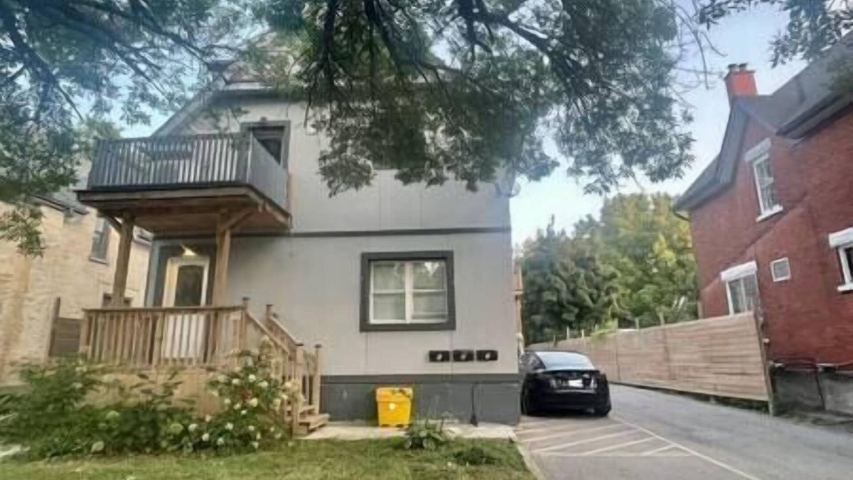 Kitchener House | Stylish 3-bdrm suite w free Parking