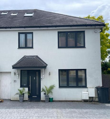 London Borough of Bromley Apartment | Stylish 3-Bed Executive Home Chislehurst, BR7
