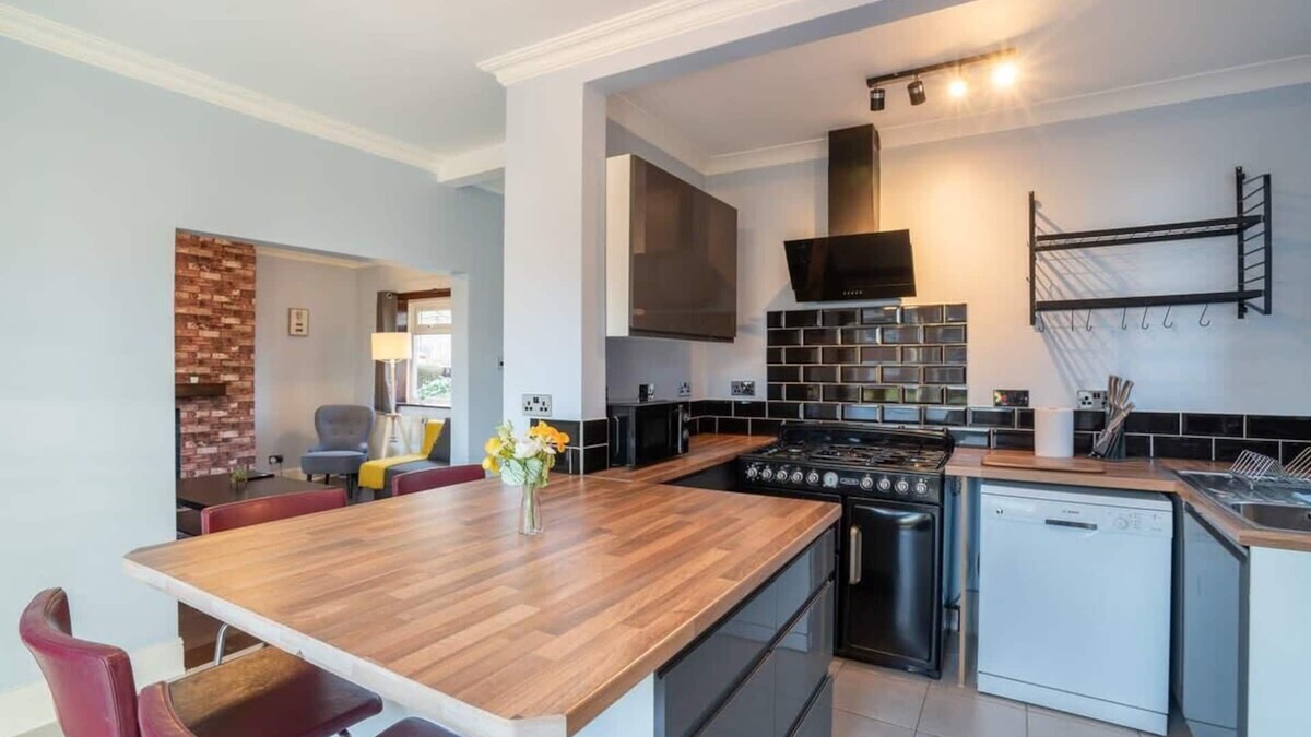 Gateshead House | Stylish 3 Bed House-Free Parking
