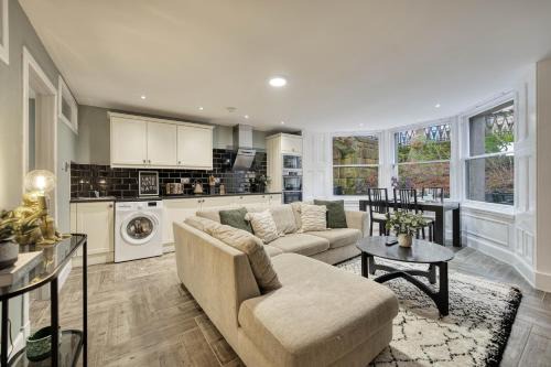 North West Apartment | Stylish 3-Bedroom Apartment in Central Glasgow