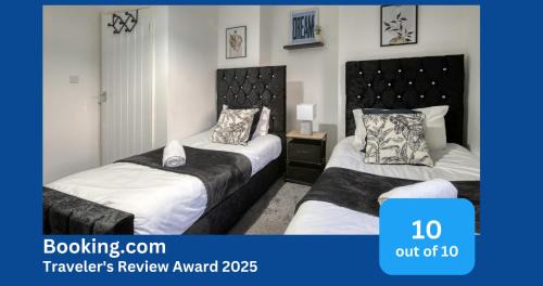 Trafford House | Stylish 3 Bedroom House with Garden Parking Pet Friendly