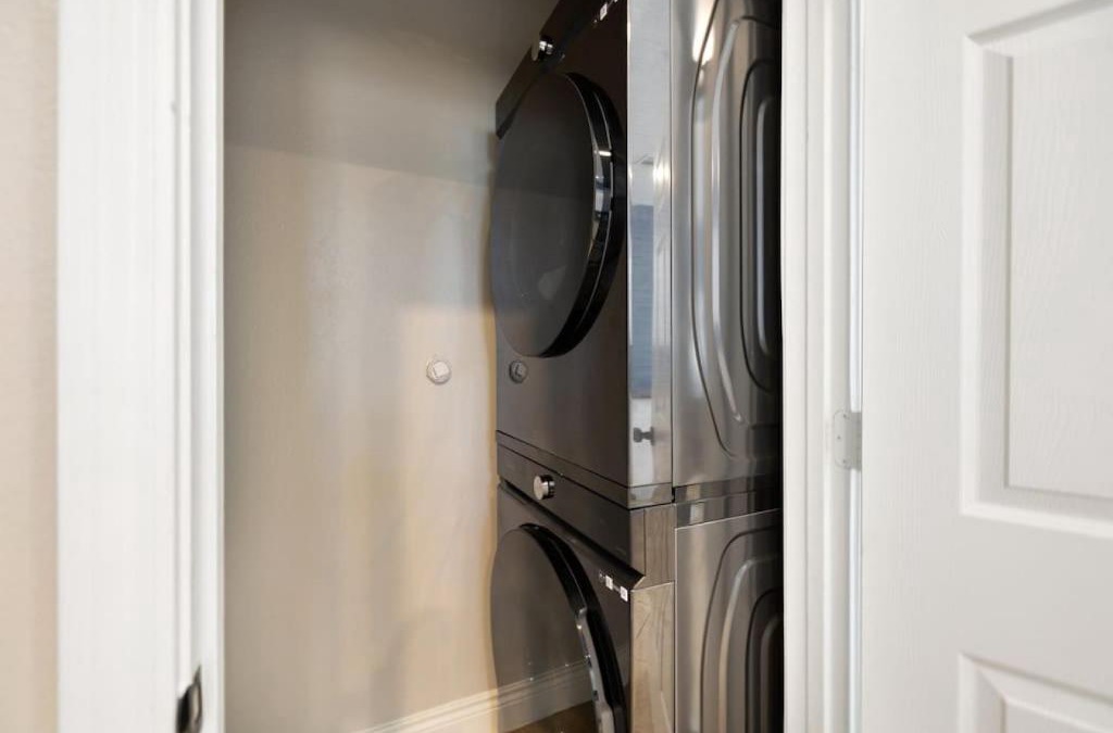 Cloverleaf House | Stylish 3 Bedroom With Tons of Games and 85 Inch TV