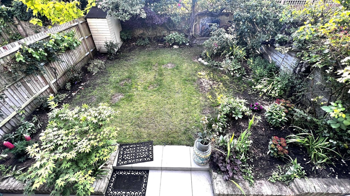 Thamesfield House | Stylish 3 Bedrooms Family Home With Private Garden